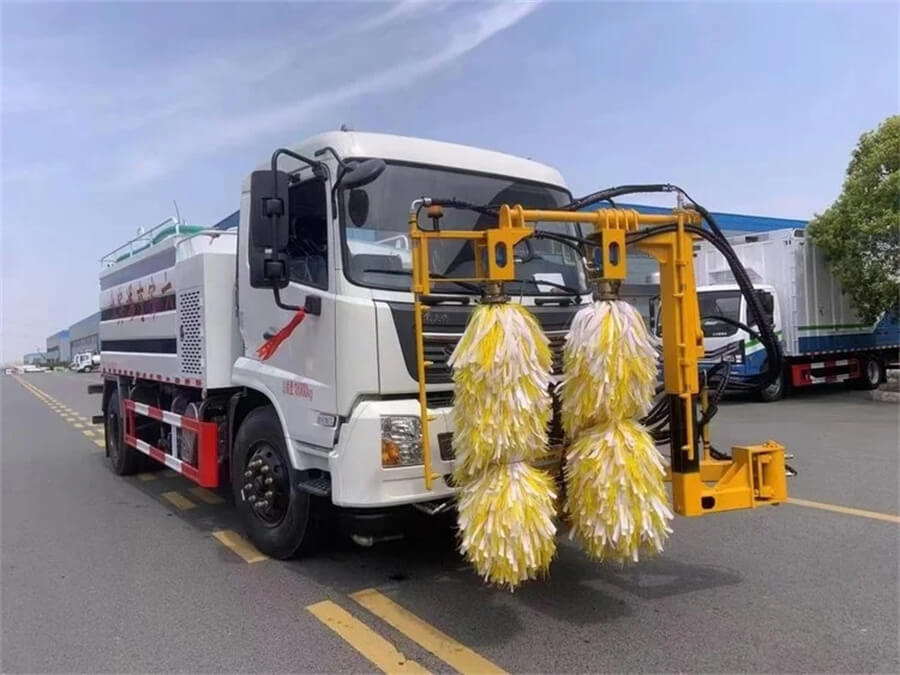 10 Tons Dongfeng Guardrail Cleaning Truck