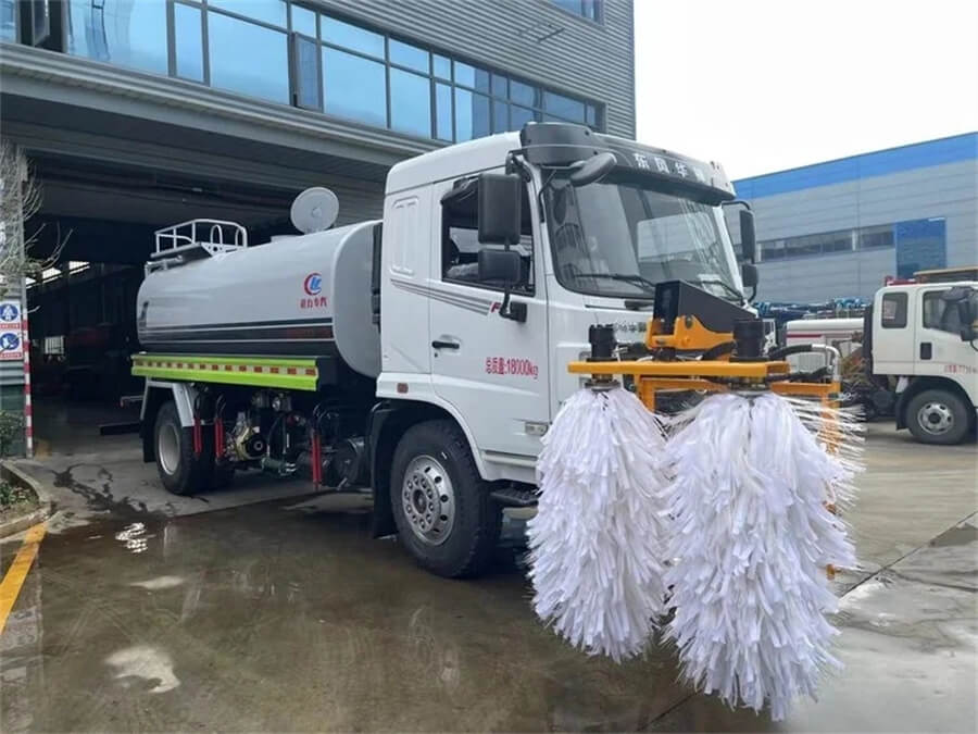 10 Tons Dongfeng Guardrail Cleaning Truck