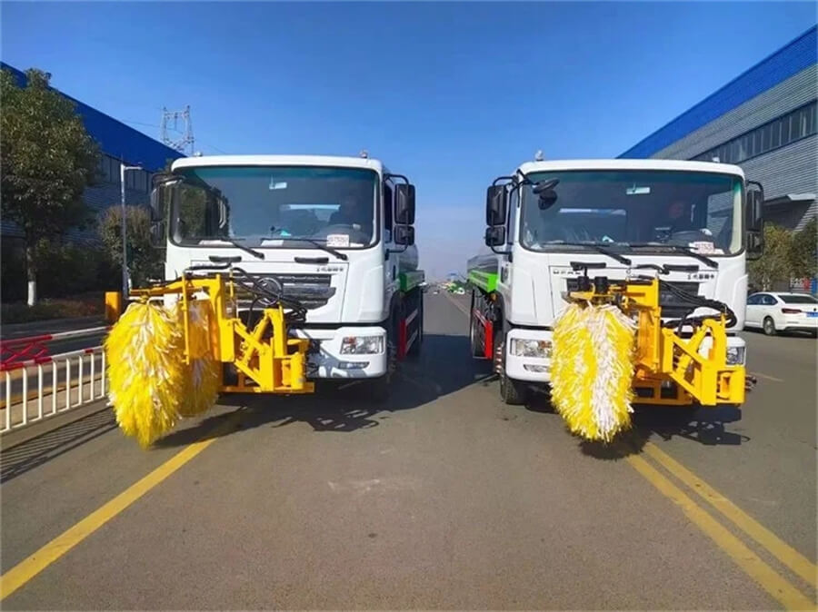 10 Tons Dongfeng Guardrail Cleaning Truck