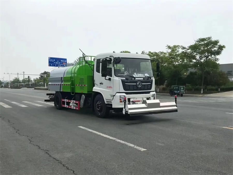 Dongfeng 8Tons Road Washing And Cleaning Truck