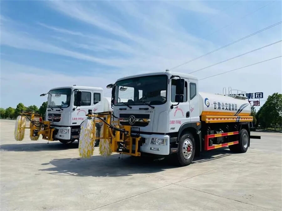 10 Tons Dongfeng Guardrail Cleaning Truck