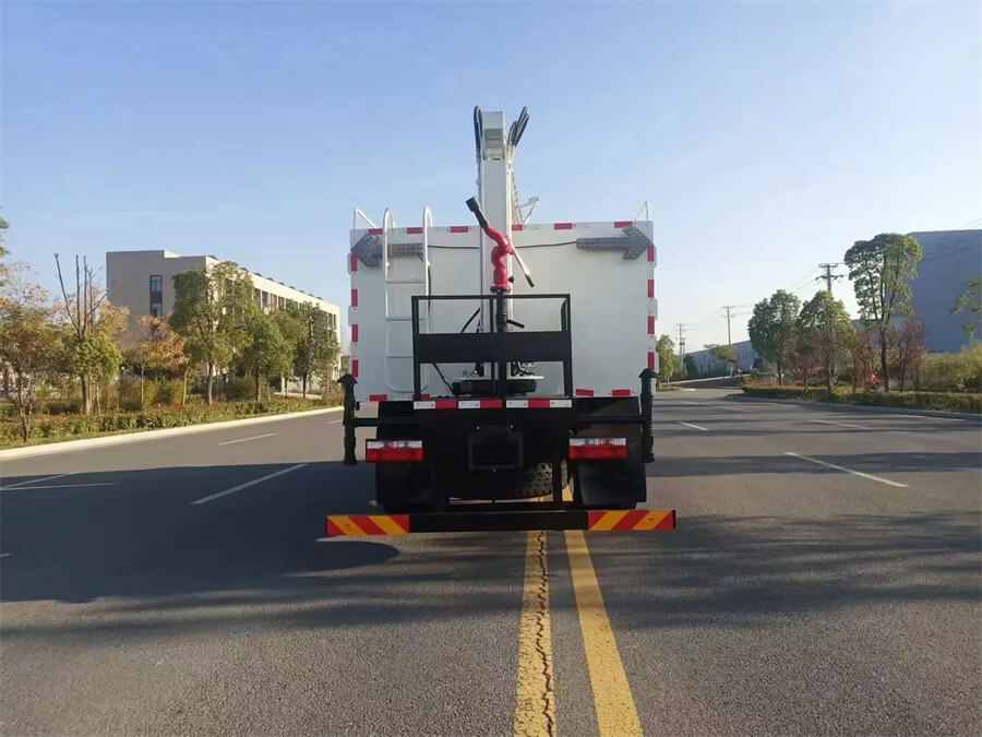 10 Tons Photovoltaic solar thermal mirror cleaning truck