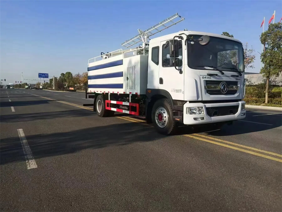10 Tons Photovoltaic solar thermal mirror cleaning truck