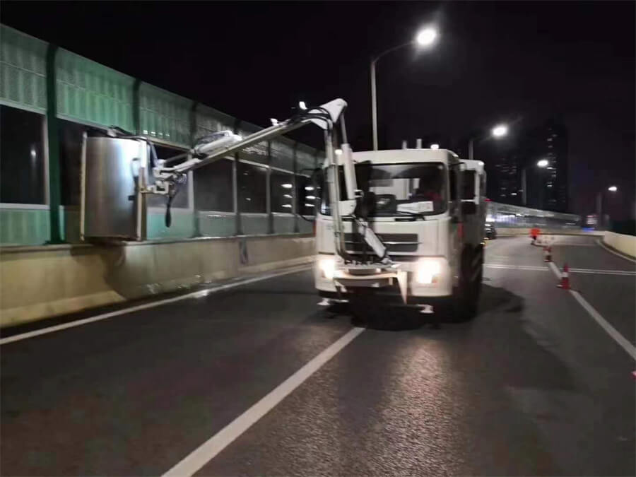 4x2 tunnel wall clean truck