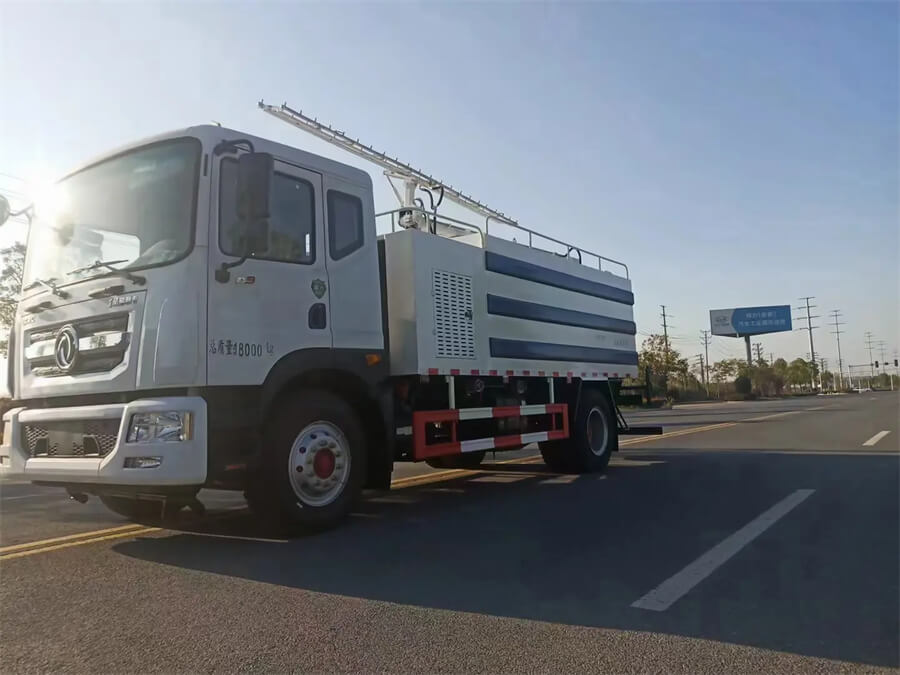 10 Tons Photovoltaic solar thermal mirror cleaning truck