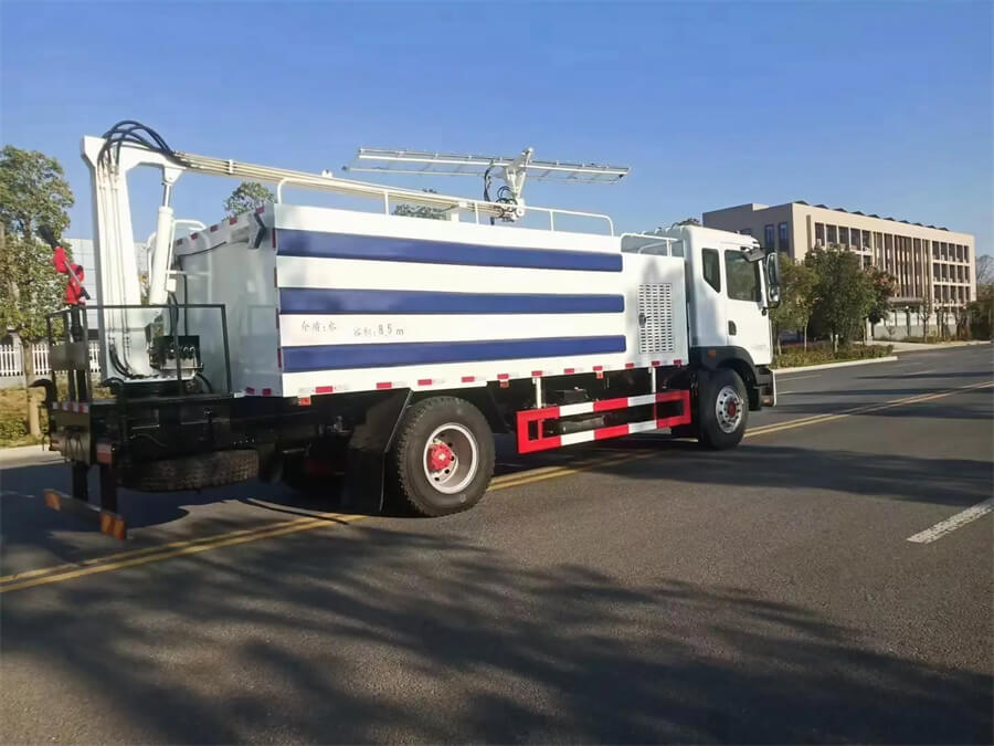 10 Tons Photovoltaic solar thermal mirror cleaning truck