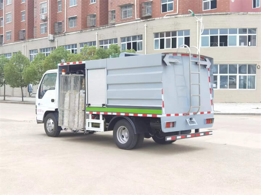 Isuzu guardrail fence washing and cleaning truck