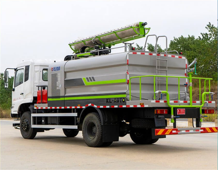 8 Tons Photovoltaic solar thermal mirror cleaning truck
