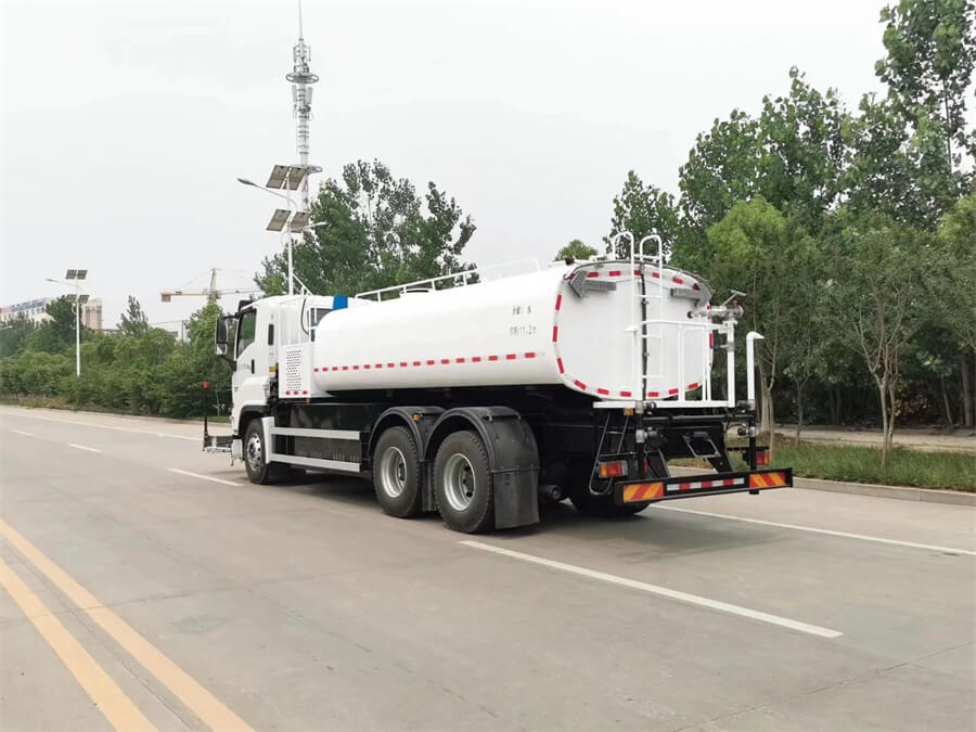Isuzu 6x4 12Tons Road Washing And Cleaning Truck