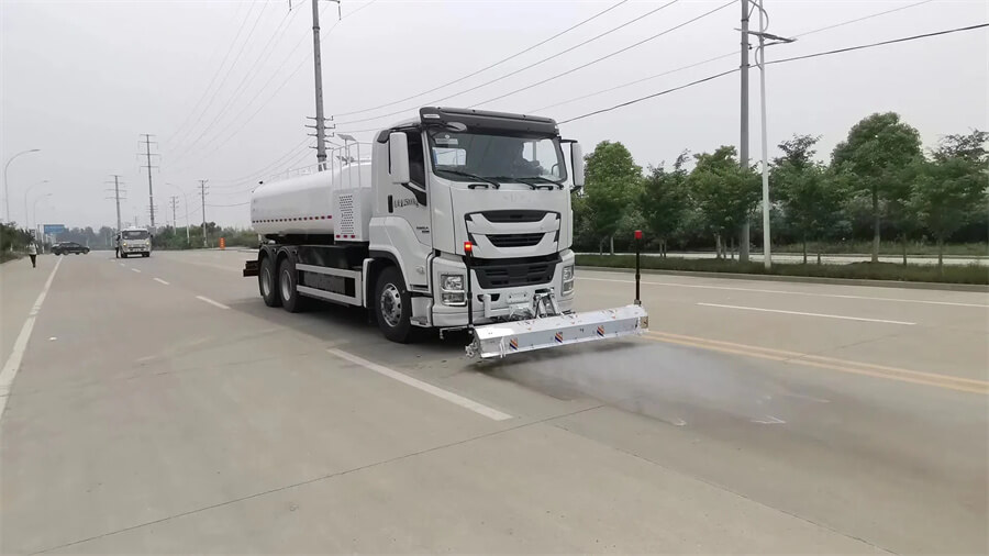 Isuzu GIGA Road Washing And Cleaning Truck