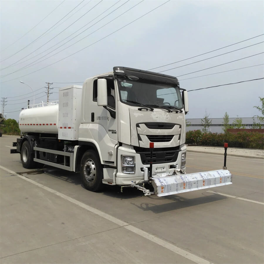 Isuzu GIGA Road Washing And Cleaning Truck