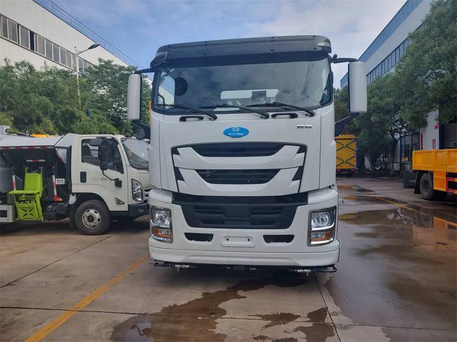 ISUZU 6 Wheelers 4x2 12CBM High Pressure Washing Sweeper Street Road Cleaning Truck