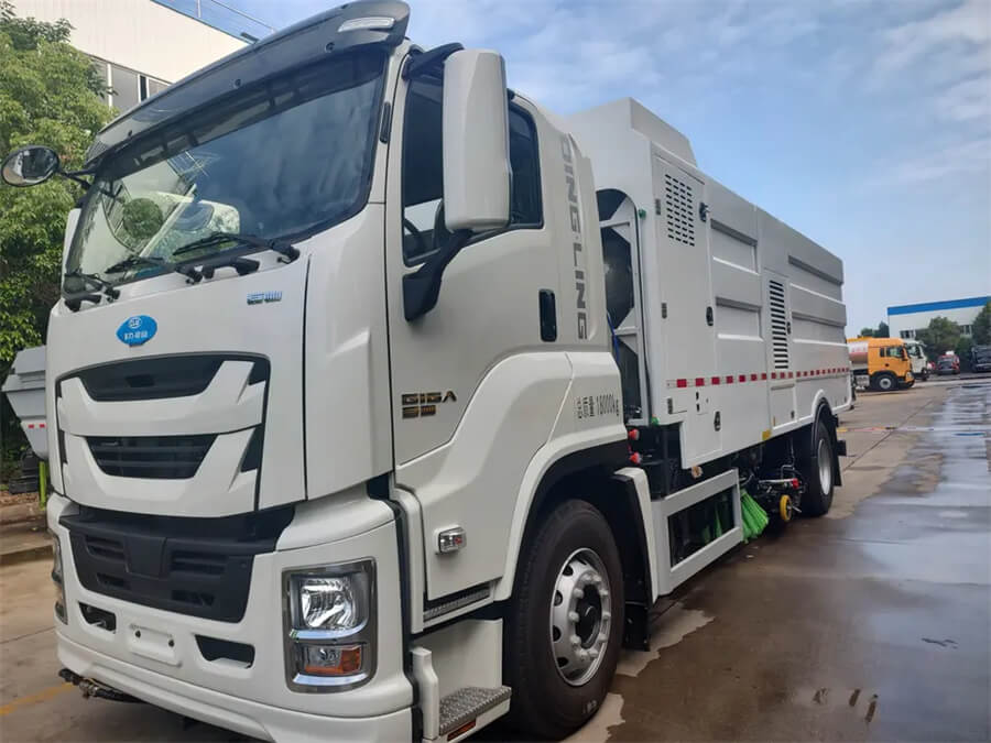 ISUZU 6 Wheelers 4x2 12CBM High Pressure Washing Sweeper Street Road Cleaning Truck