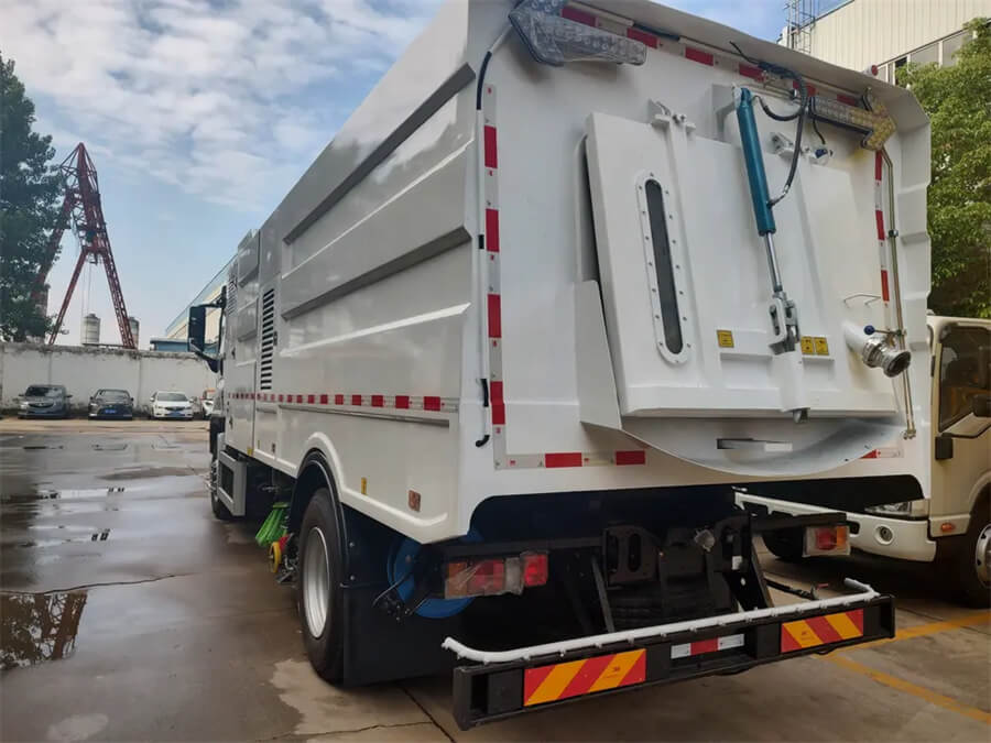 ISUZU 6 Wheelers 4x2 12CBM High Pressure Washing Sweeper Street Road Cleaning Truck