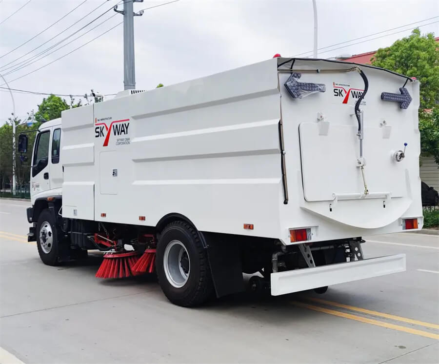 ISUZU FTR 4x2 6 Wheelers 15000 Liters Pressure Washing Sweeper Truck