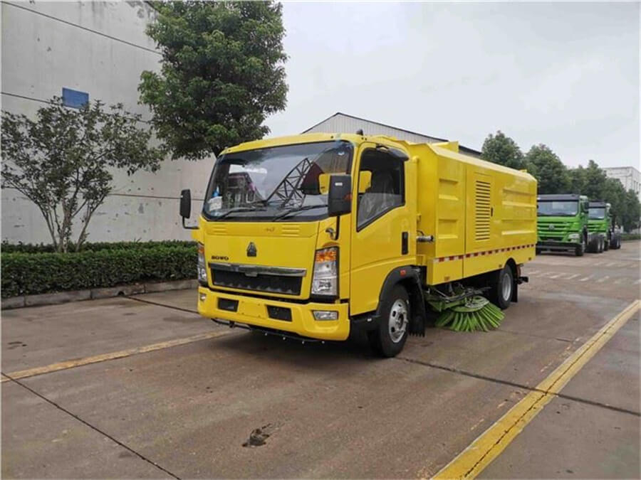 HOWO 6 Wheelers 5CBM Road Sweeper