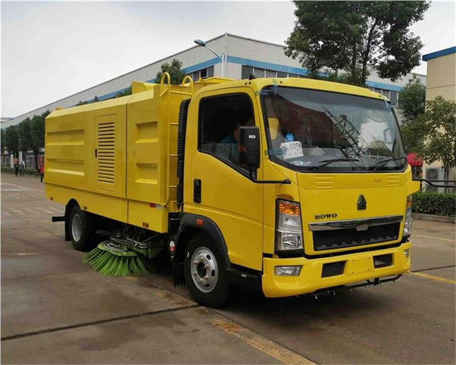 HOWO 6 Wheelers 5CBM Road Sweeper