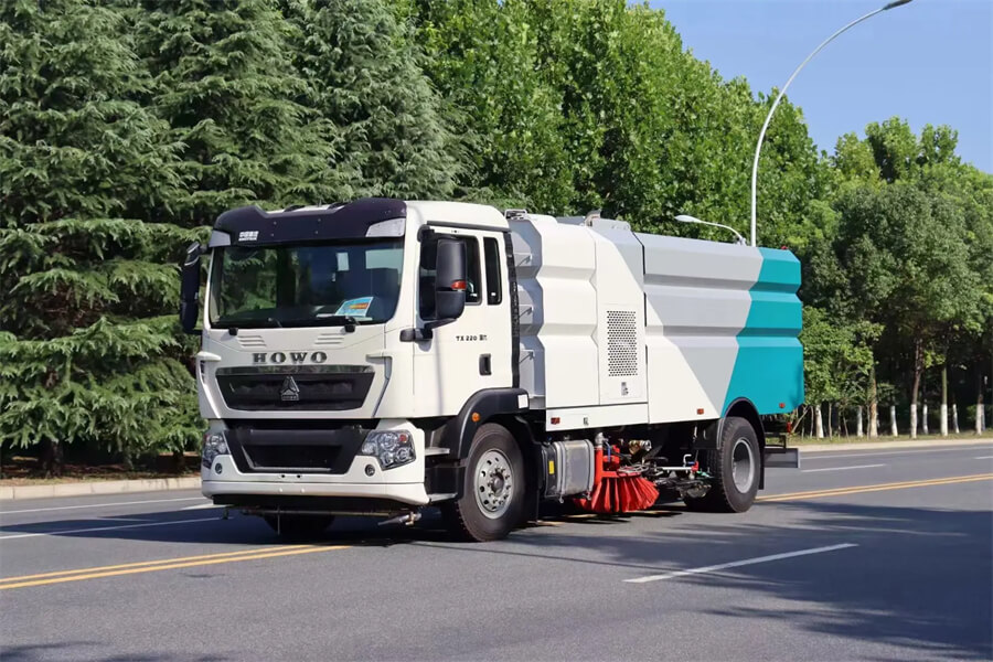 HOWO High Speed Airport Runway Sweeper 12 CBM