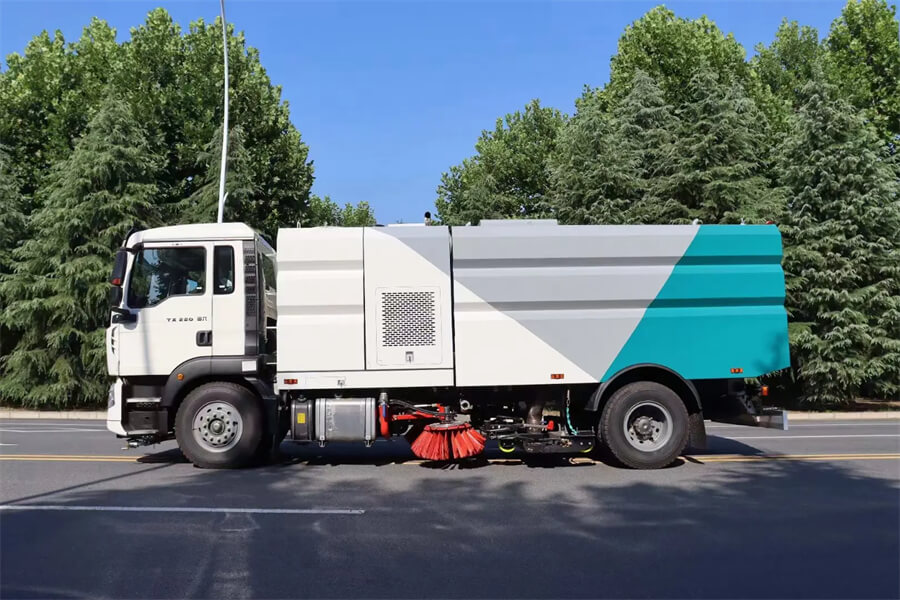 HOWO High Speed Airport Runway Sweeper 12 CBM