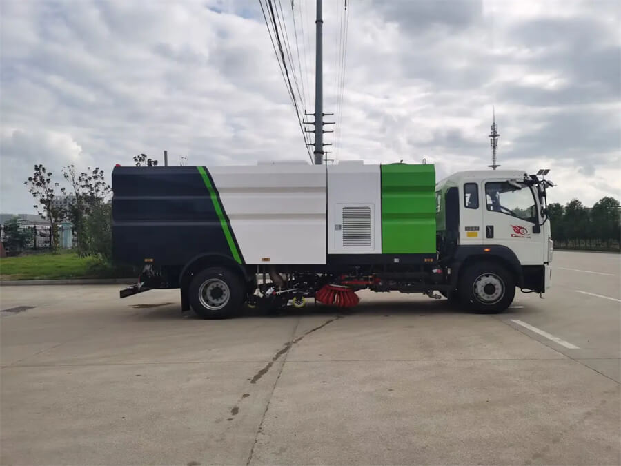 HOWO 6 Wheelers 15 CBM Truck Mounted City Sweeper