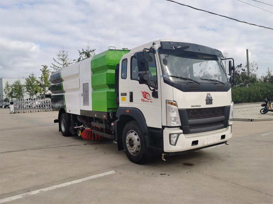 HOWO 6 Wheelers 15 CBM Truck Mounted City Sweeper