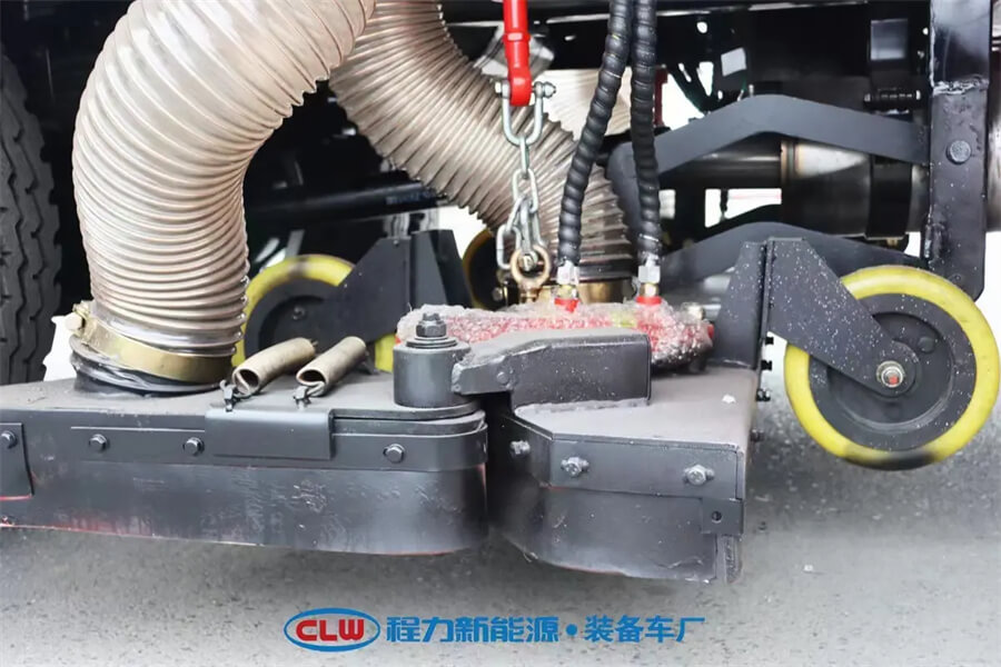 Donfeng 6 CBM 6Ton Vacuum Sweeper Truck