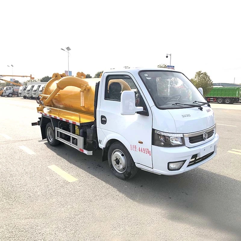 Small Dongfeng Vacuum Sewage and Waste Water Suction Trucks Sewage Fecal Truck