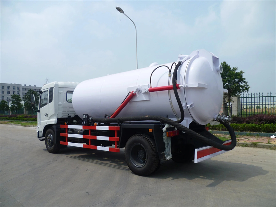 Dongfeng Brand 8500 Liters 4X2 Toilet Fecal Septic Suction Truck