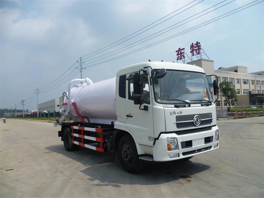 Dongfeng Brand 8500 Liters 4X2 Toilet Fecal Septic Suction Truck