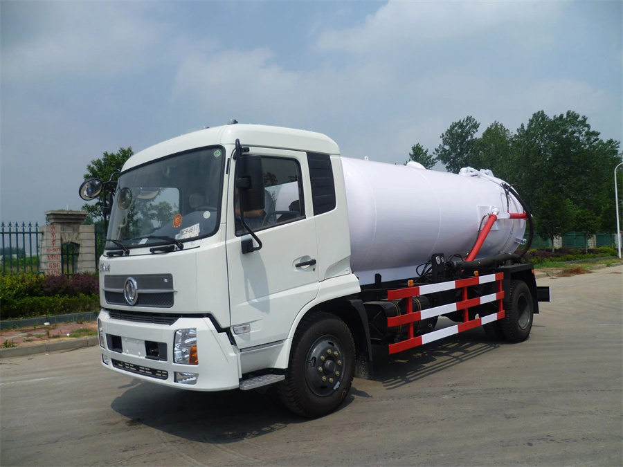 Dongfeng Brand 8500 Liters 4X2 Toilet Fecal Septic Suction Truck