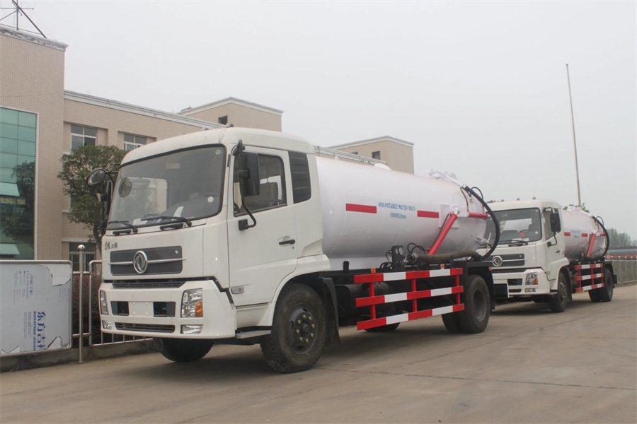 Dongfeng Brand 8500 Liters 4X2 Toilet Fecal Septic Suction Truck