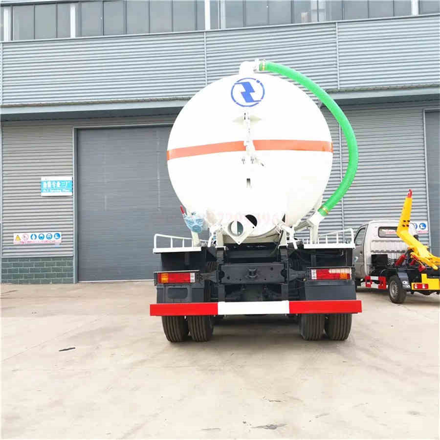 Shacman 8X4 18cbm Vacuum Sewage Suction Tank Truck