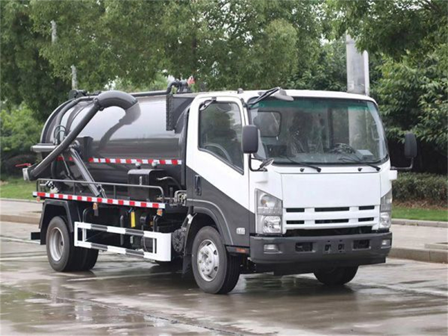 Isuzu 4x2 8 CBM Vacuum Sewage Suction Truck new septic tank vacuum sewage suction truck