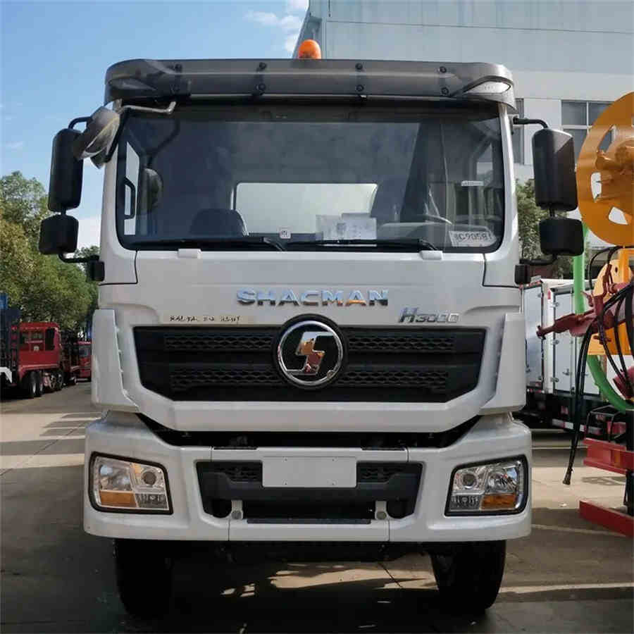 Shacman 8X4 18cbm Vacuum Sewage Suction Tank Truck