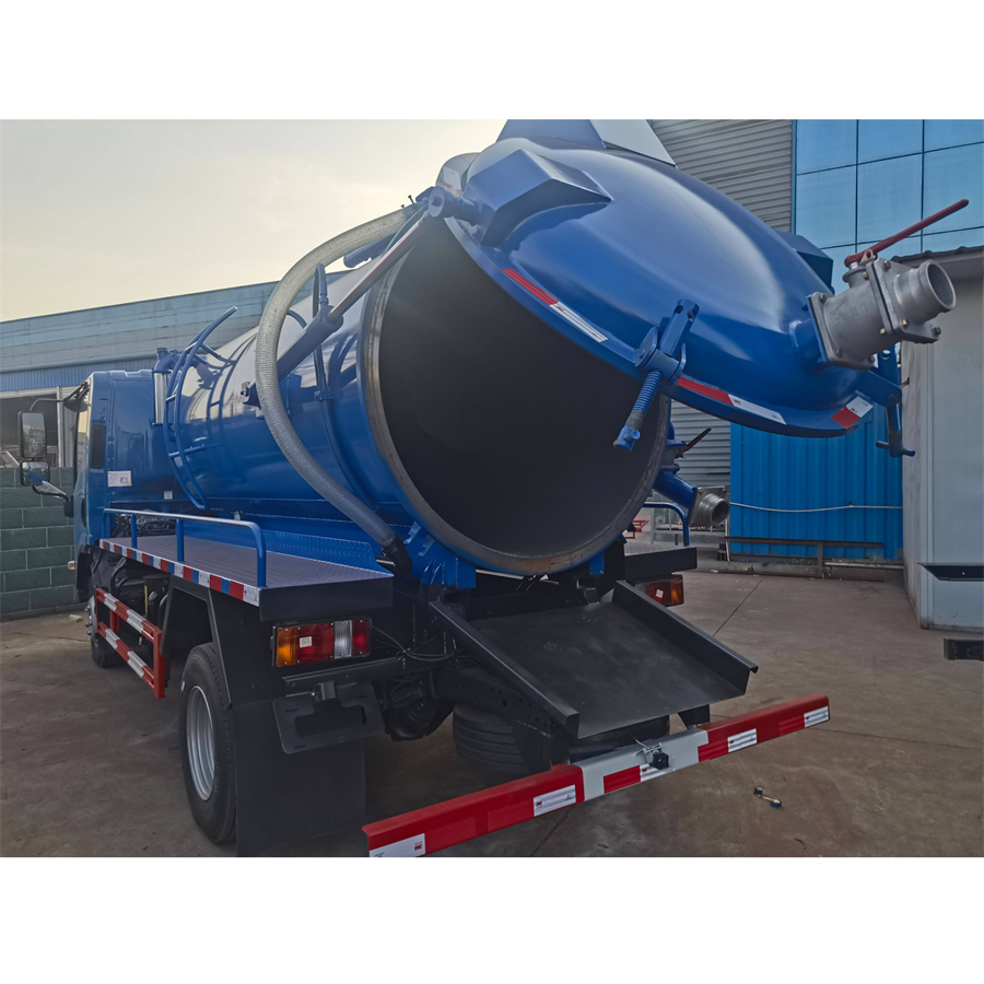 Isuzu 4X2 5000L Vacuum Fecal Suction Truck