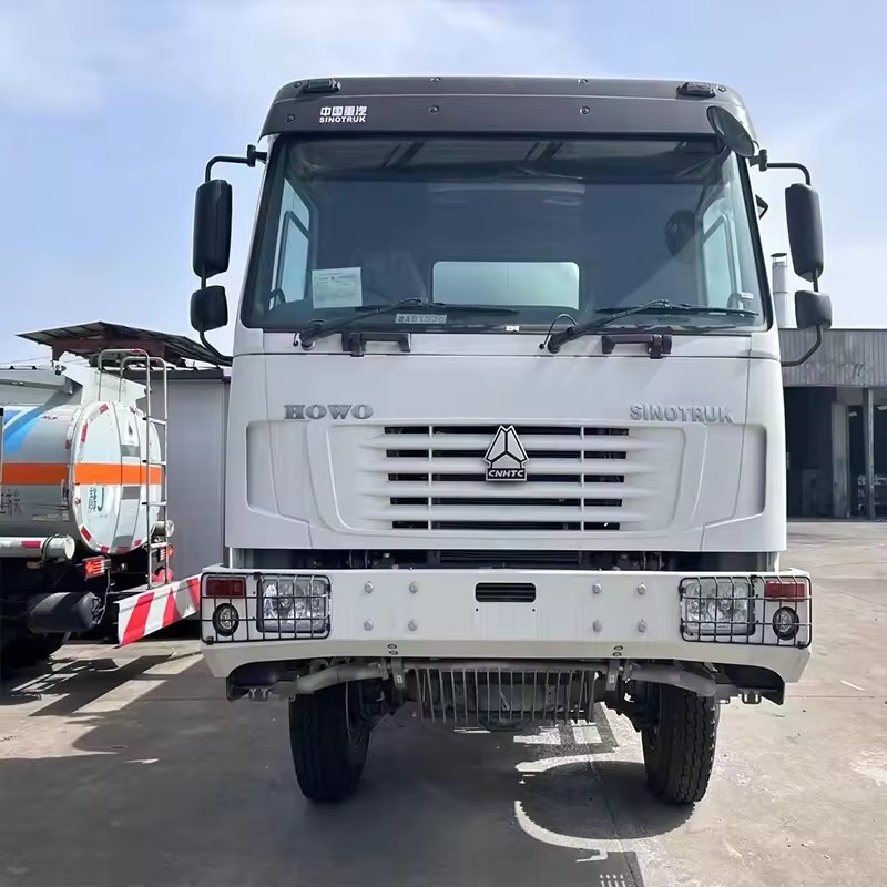 Sinotruk HOWO 4X4 10cbm 4WD Sewage Waste Vacuum Water Suction Truck