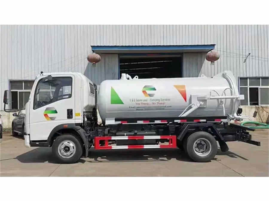 Sinotruk 3 cbm suction sewage truck