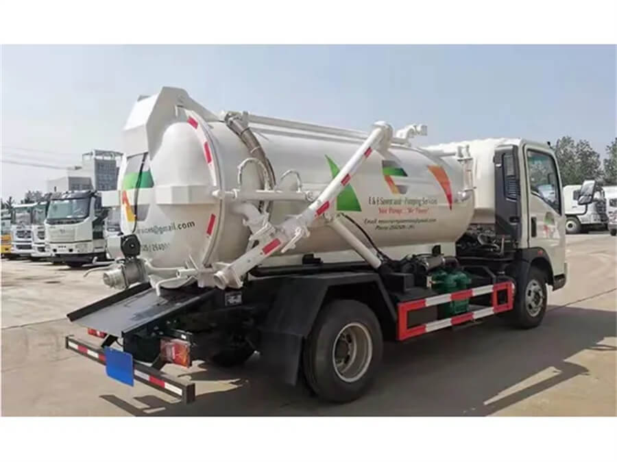 Sinotruk 3 cbm suction sewage truck