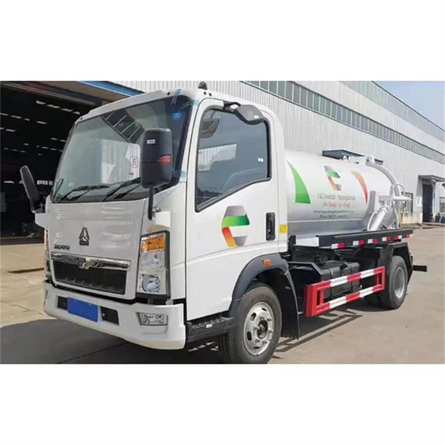 Sinotruk 3 cbm suction sewage truck