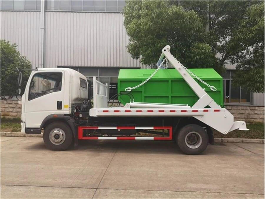 Sinotruk HOWO 5cbm Swing Arm Garbage Truck