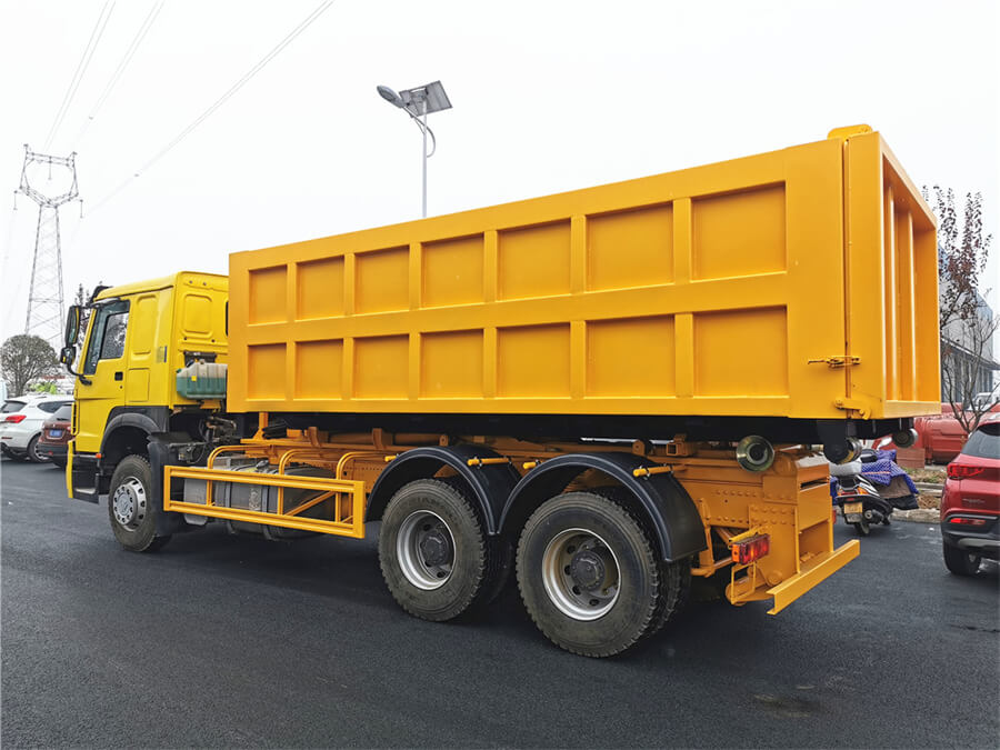 Sinotruk HOWO 6X4 25m3 Hook Lift Garbage Truck
