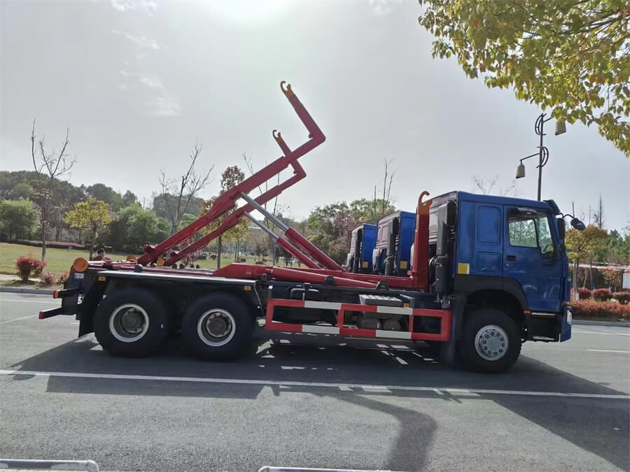 Sinotruk HOWO 6X4 20m3 Hook Lift Garbage Truck