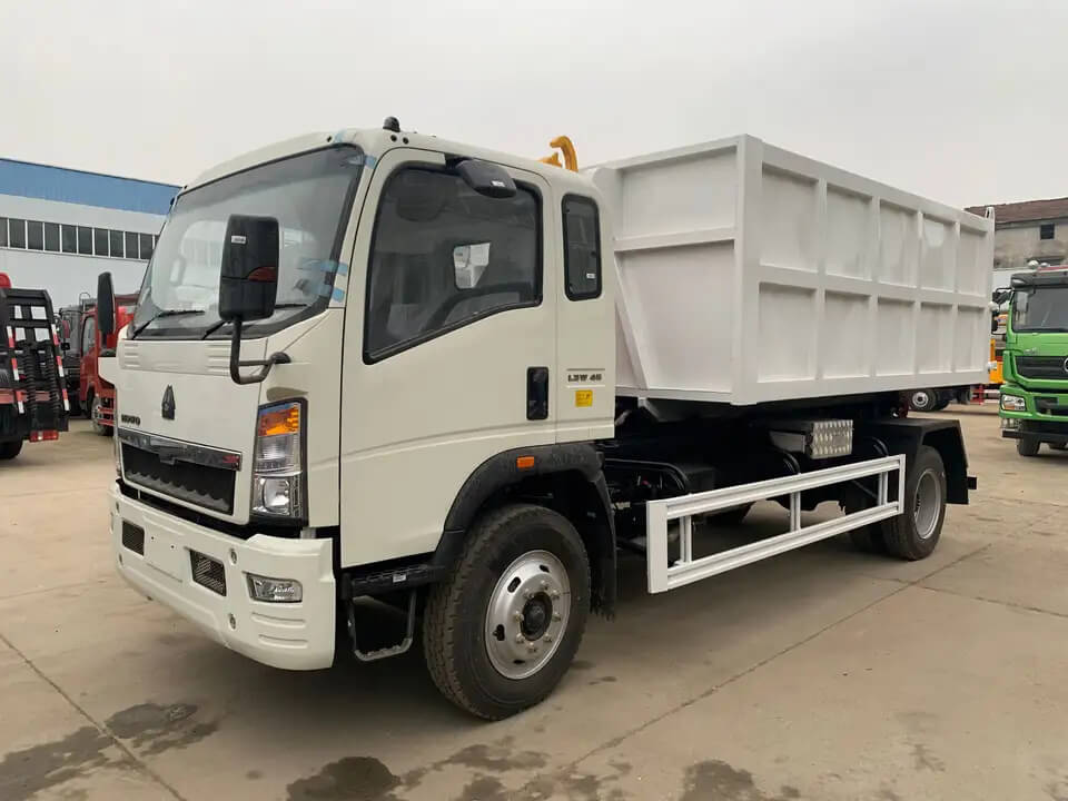 Sinotruk 8cbm Swing Arm Waste Truck Skip Loader