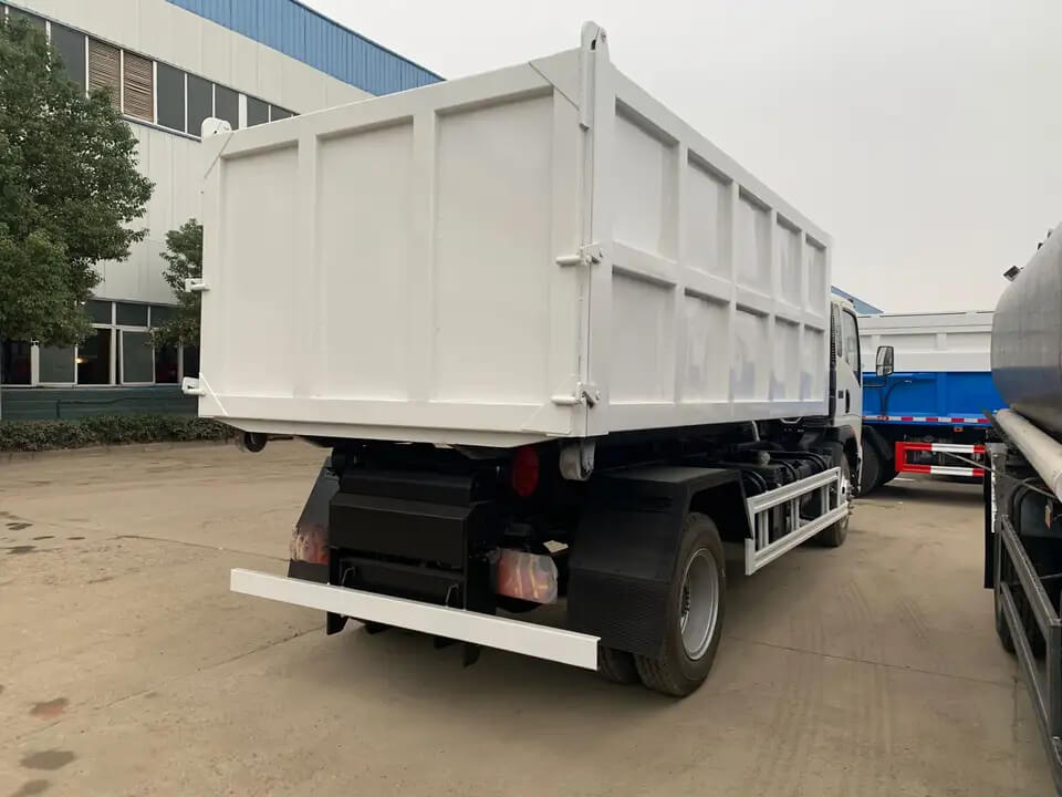 Sinotruk 8cbm Swing Arm Waste Truck Skip Loader