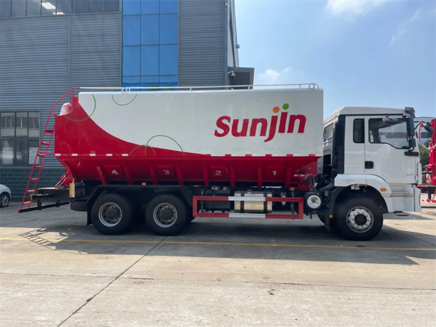 6X4 Bulk Feed Tank Trucks
