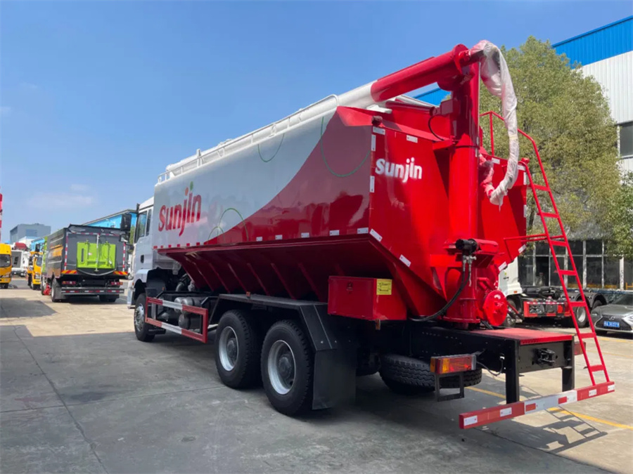 6X4 Bulk Feed Tank Trucks