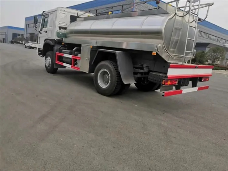 SINOTRUK HOWO 12000L Milk Tanker Vehicle