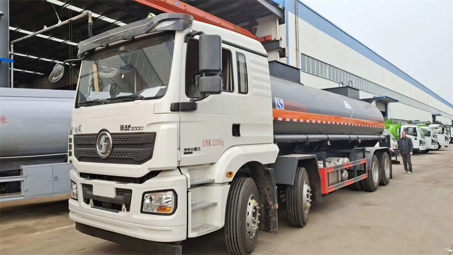 Shacman 8X4 Chemical Transport Truck