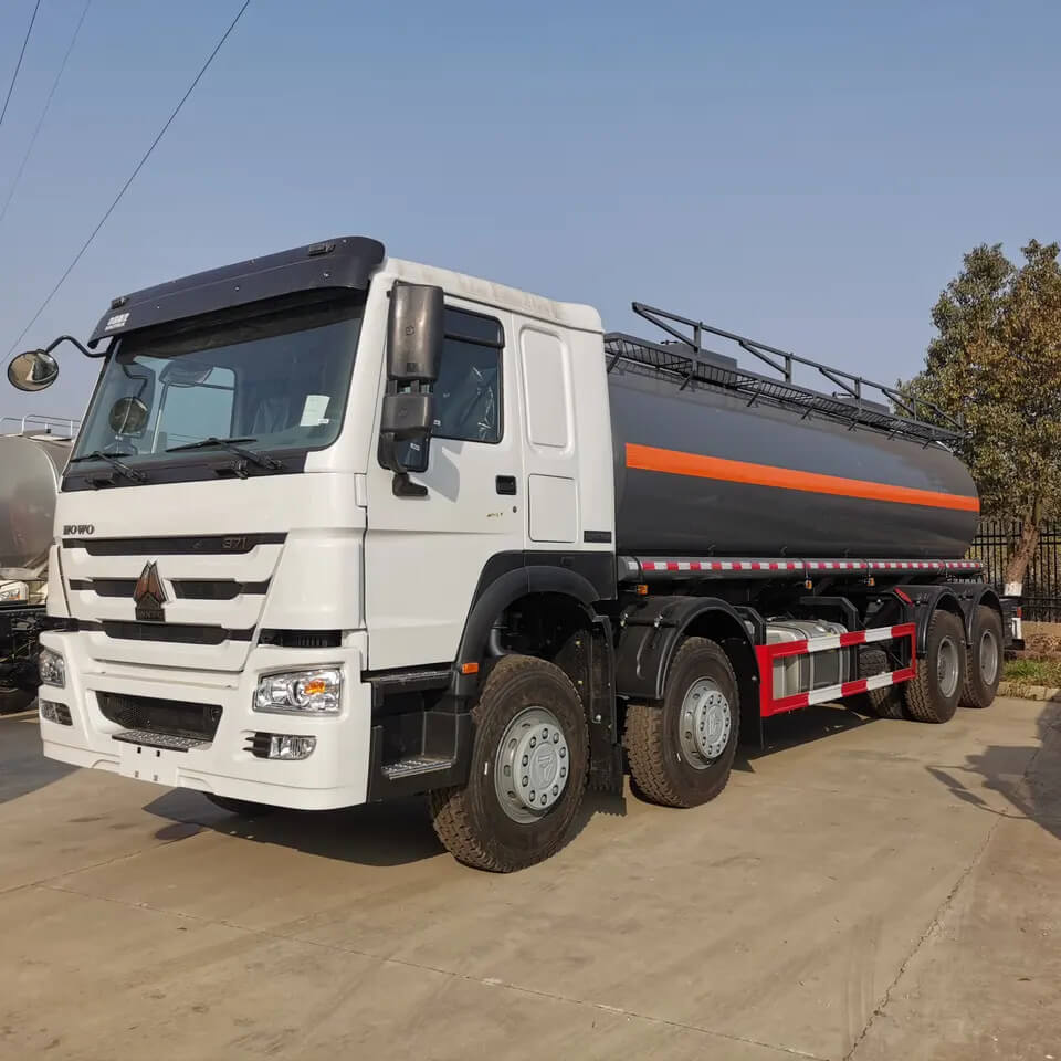 Sinotruk HOWO 8X4 Chemical Liquid Tank Truck