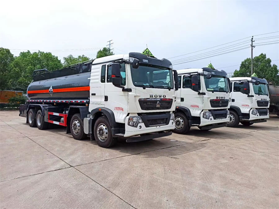 Sinotruk HOWO 8X4 Chemical Liquid Tank Truck